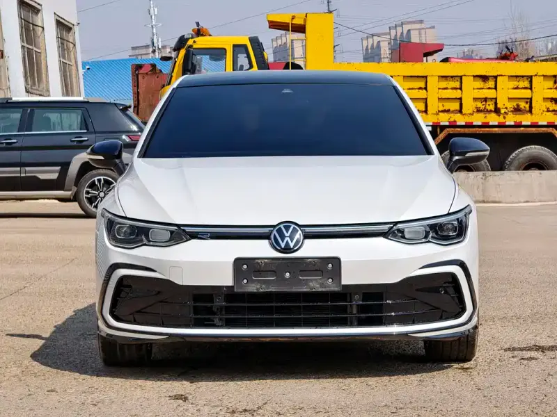 Volkswagen Golf, 2023
