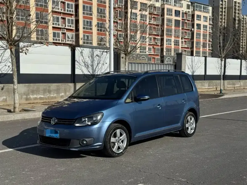 Volkswagen Touran, 2015 — фото 1