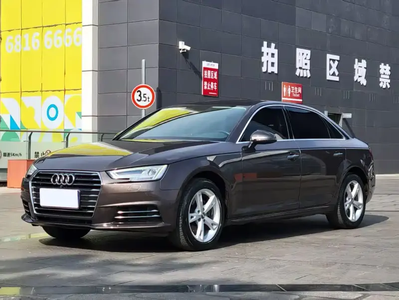 Audi A4L, 2017 — фото 1