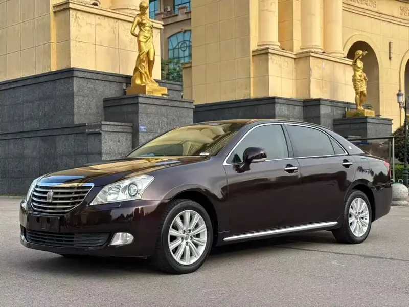 Toyota Crown, 2012