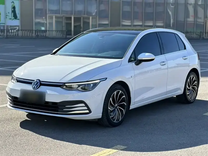 Volkswagen Golf, 2023