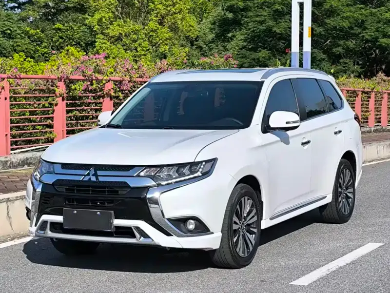 Mitsubishi Outlander, 2021