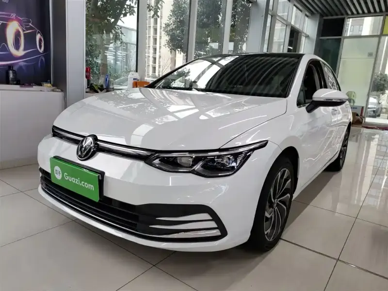 Volkswagen Golf, 2024