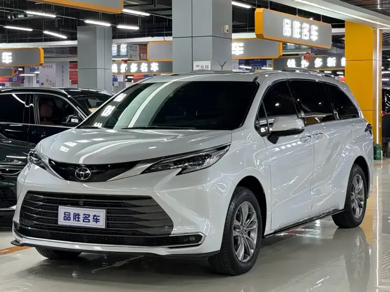 Toyota Sienna, 2025