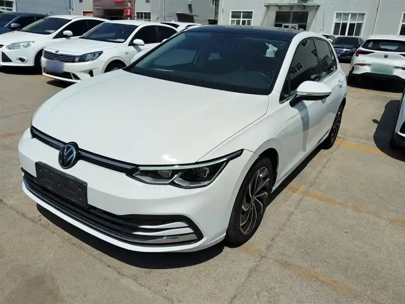 Volkswagen Golf, 2022