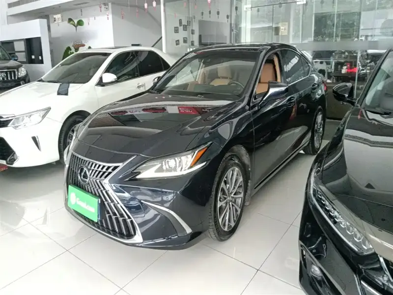 Lexus ES, 2022