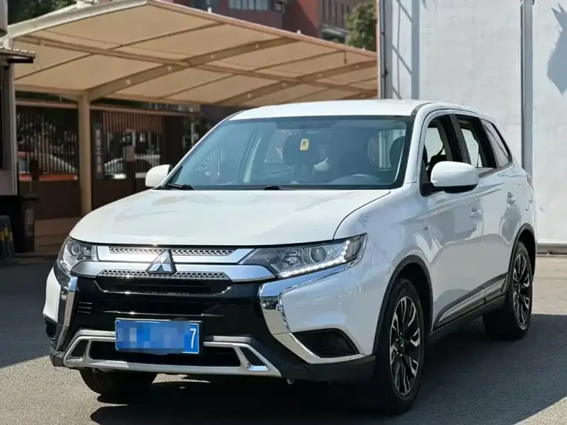 Mitsubishi Outlander, 2021
