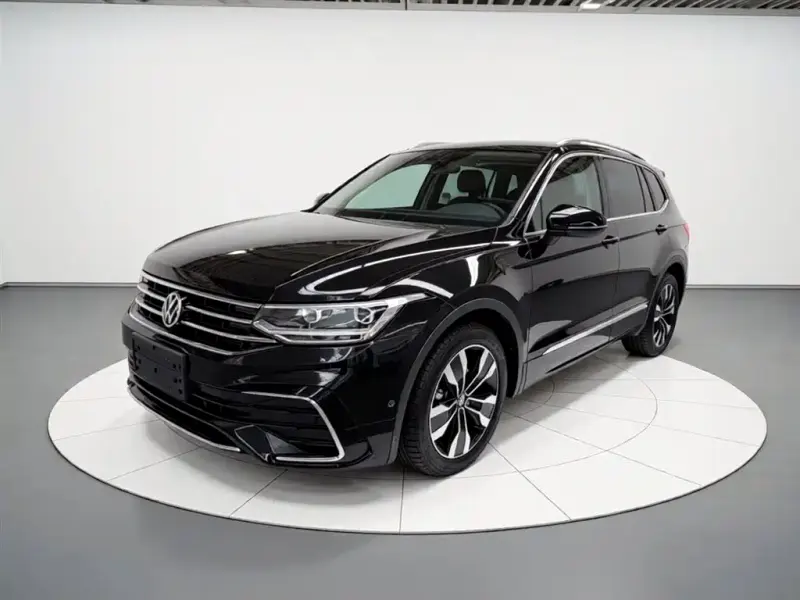 Volkswagen Tiguan L, 2022 — фото 1