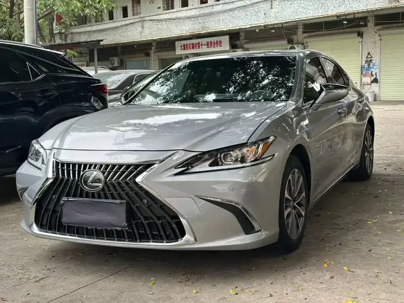 Lexus ES, 2023