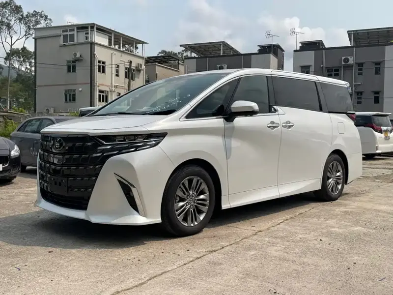 Toyota Alphard, 2025 — фото 1