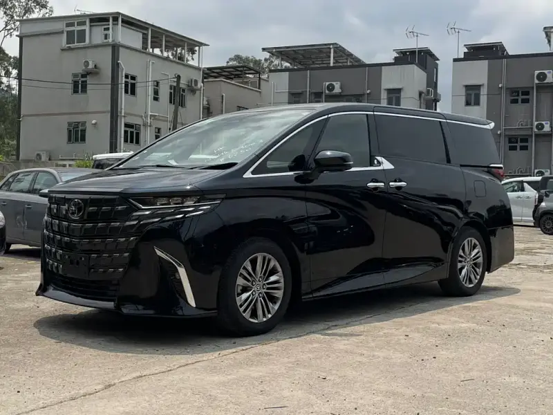 Toyota Alphard, 2025 — фото 1