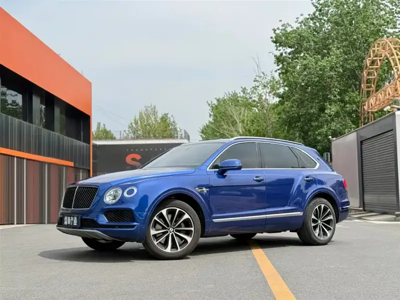 Bentley Bentayga, 2018 — фото 1
