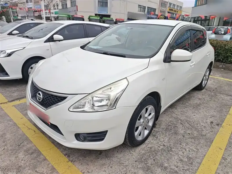 Nissan Tiida, 2015 — фото 1