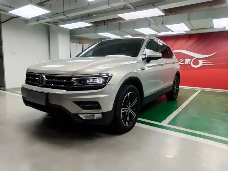 Volkswagen Tiguan L, 2018 — фото 1