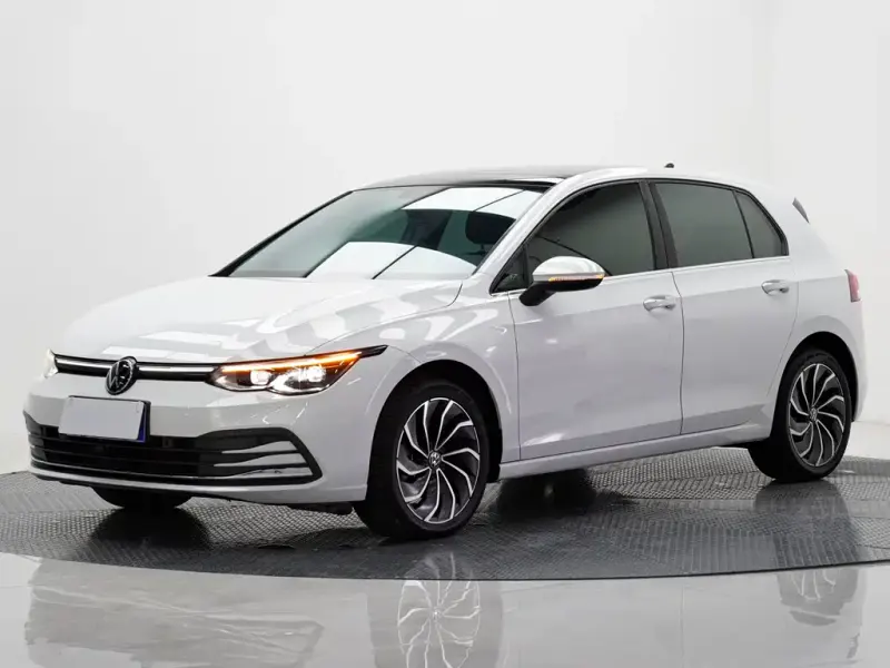 Volkswagen Golf, 2022