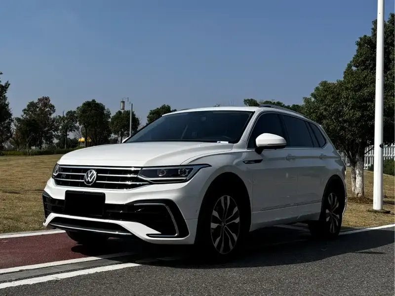 Volkswagen Tiguan L, 2023 — фото 1
