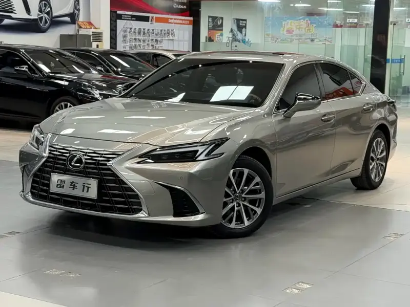 Lexus ES, 2025