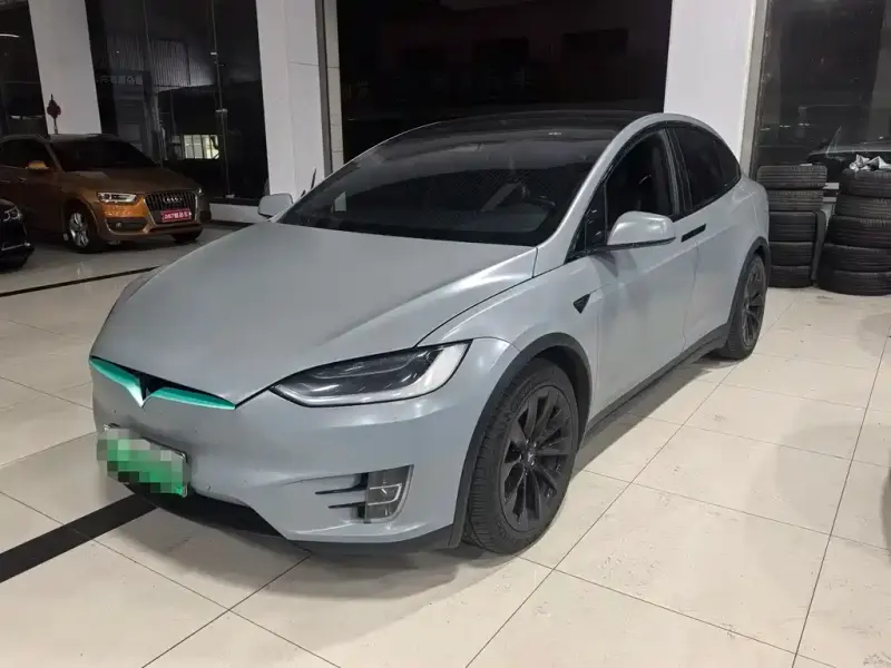Tesla Model X, 2017