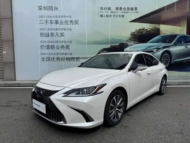 Lexus ES, 2019