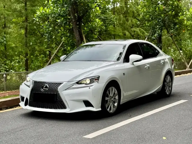 Lexus IS, 2015