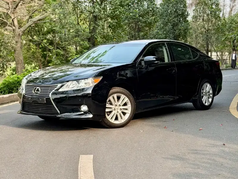 Lexus ES, 2014