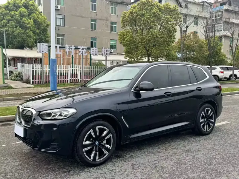 BMW iX3, 2023