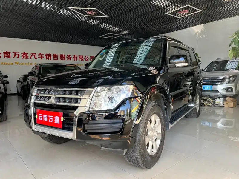 Mitsubishi Pajero (Import), 2015 — фото 1