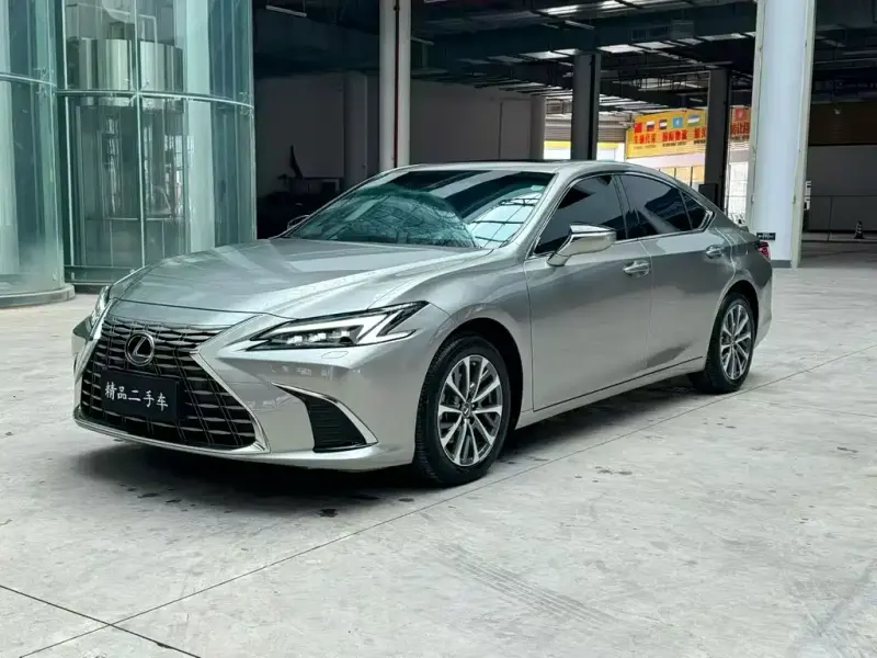 Lexus ES, 2025