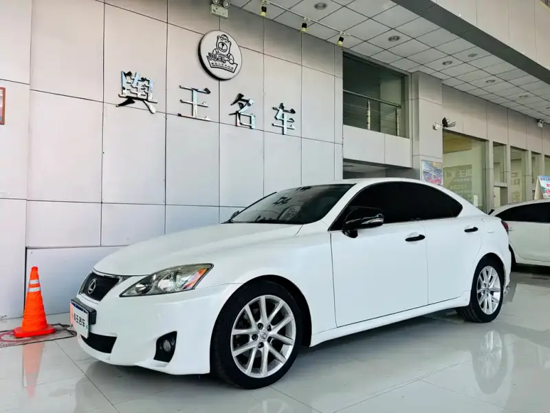 Lexus IS, 2012