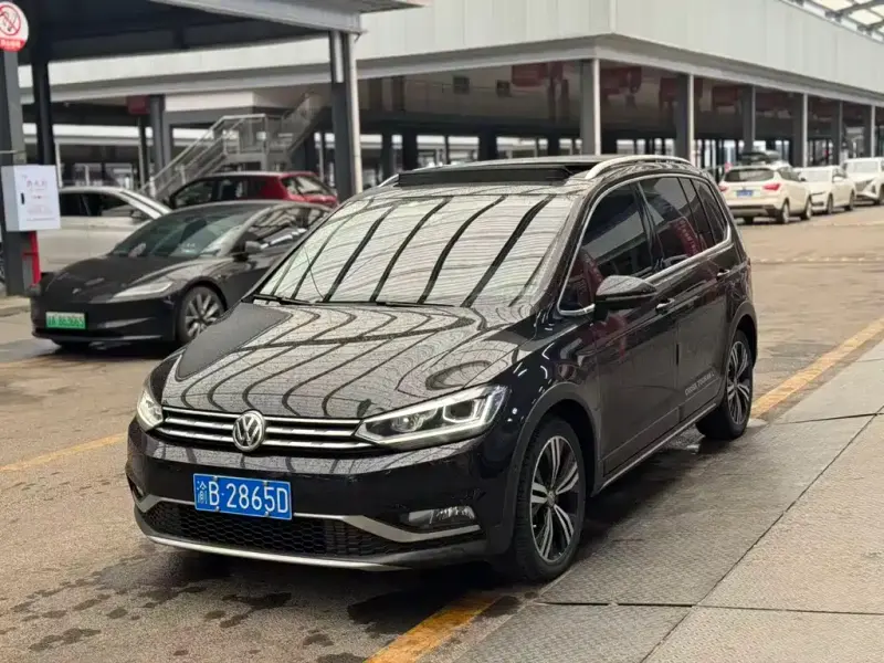 Volkswagen Touran, 2019 — фото 1