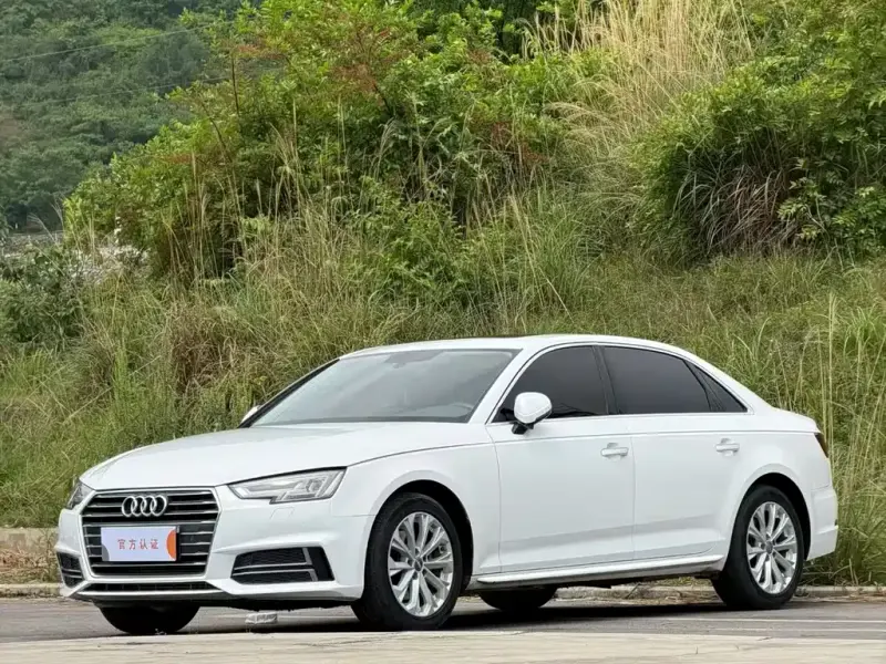Audi A4L, 2019 — фото 1