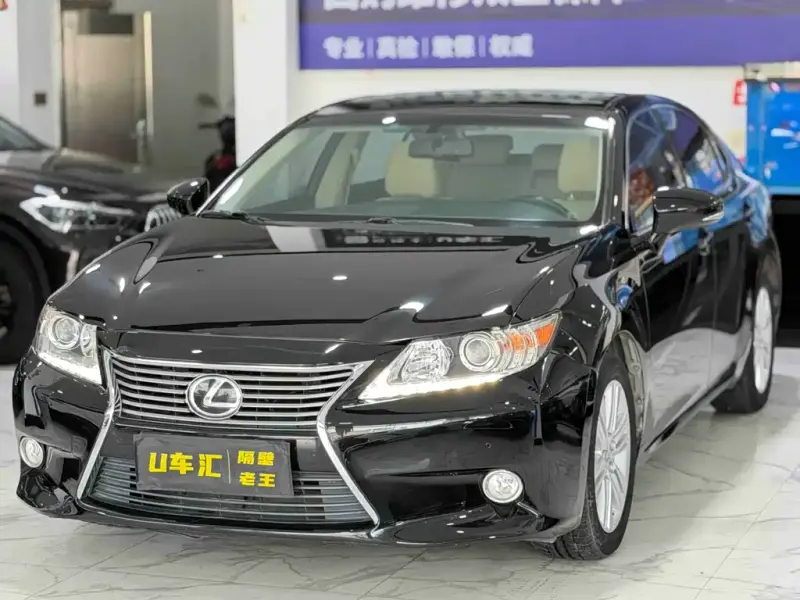 Lexus ES, 2015