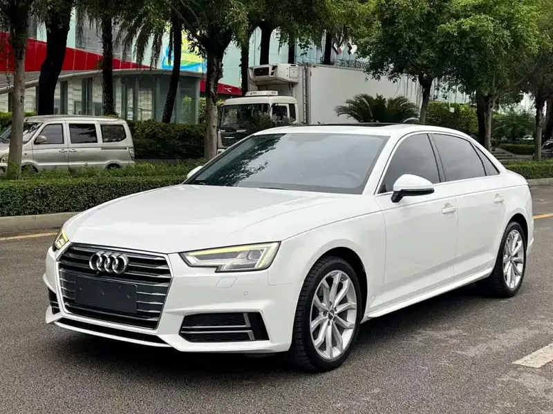 Audi A4L, 2018 — фото 1