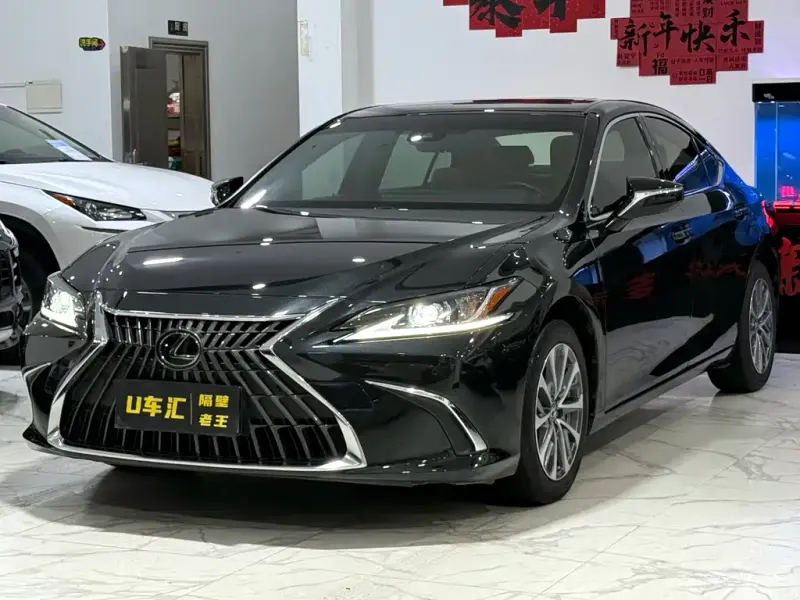 Lexus ES, 2022