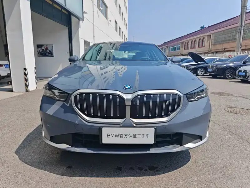 BMW i5, 2026