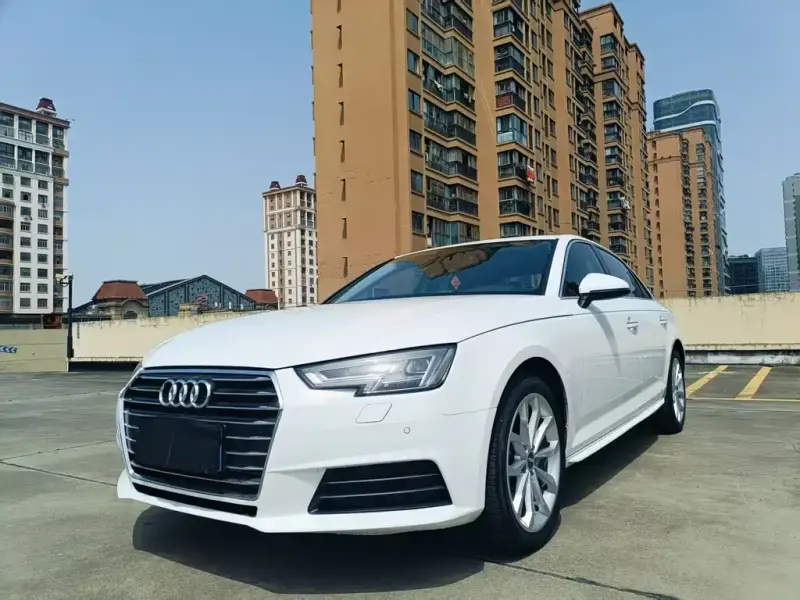 Audi A4L, 2018 — фото 1