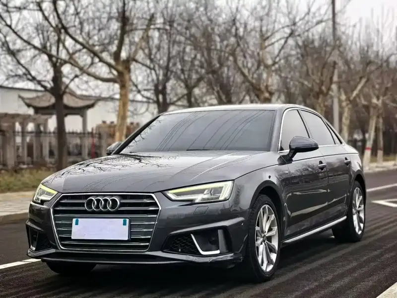 Audi A4L, 2020 — фото 1