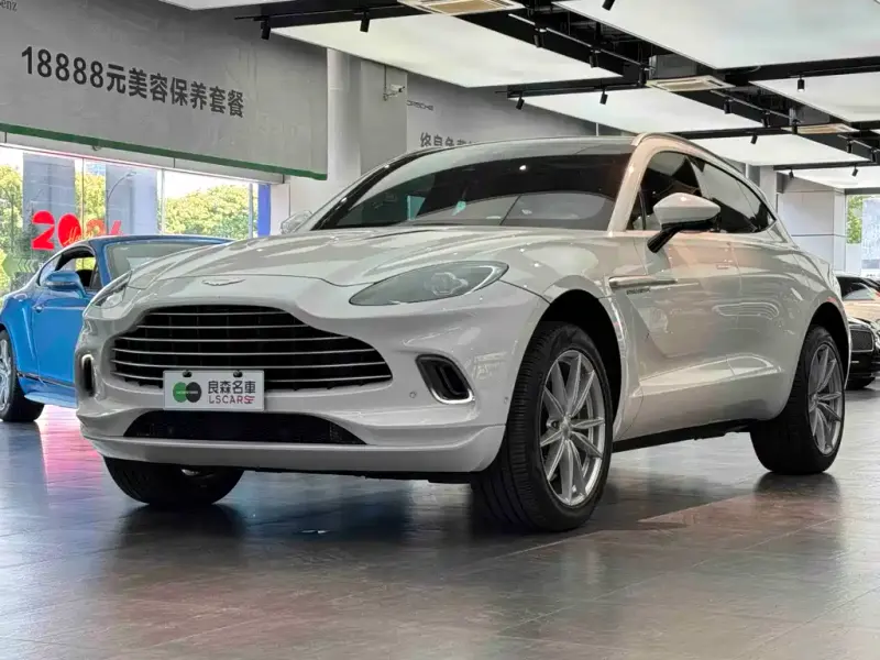 Aston Martin DBX, 2022 — фото 1