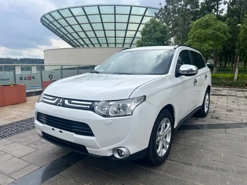 Mitsubishi Outlander (Import), 2013 — фото 1