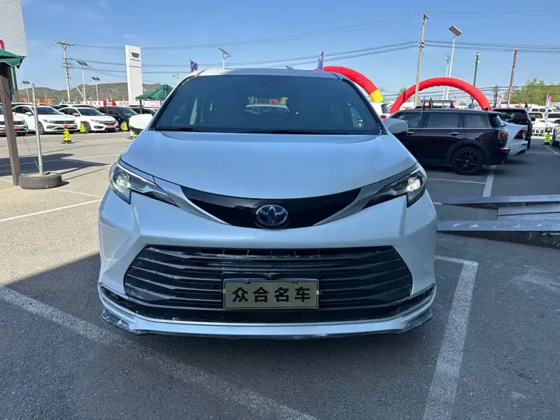 Toyota Sienna, 2023