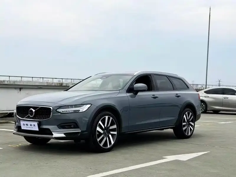 Volvo V90, 2022