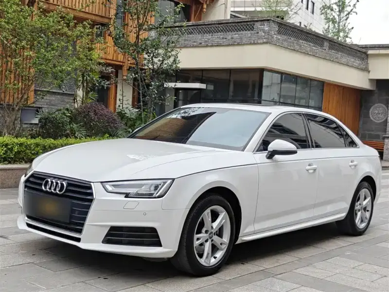 Audi A4L, 2017 — фото 1