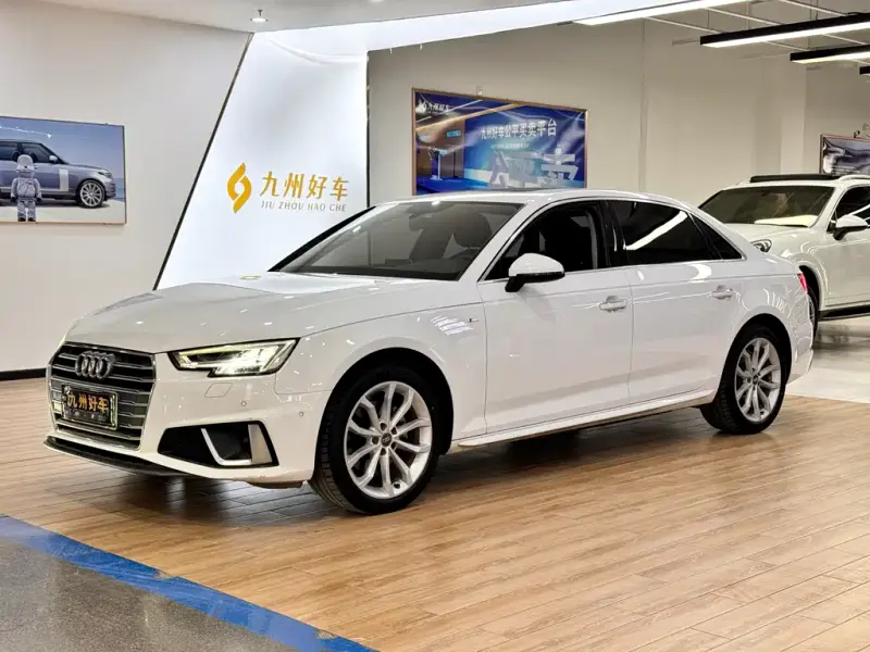 Audi A4L, 2019 — фото 1