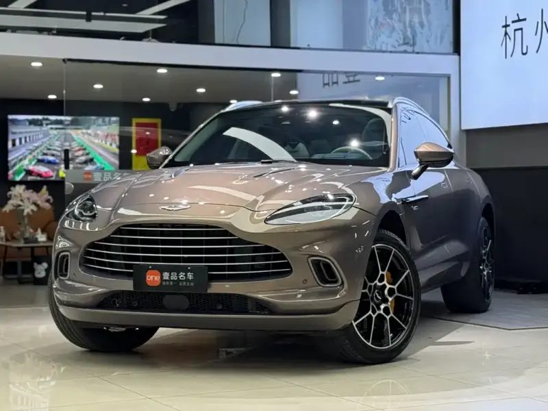 Aston Martin DBX, 2021 — фото 1