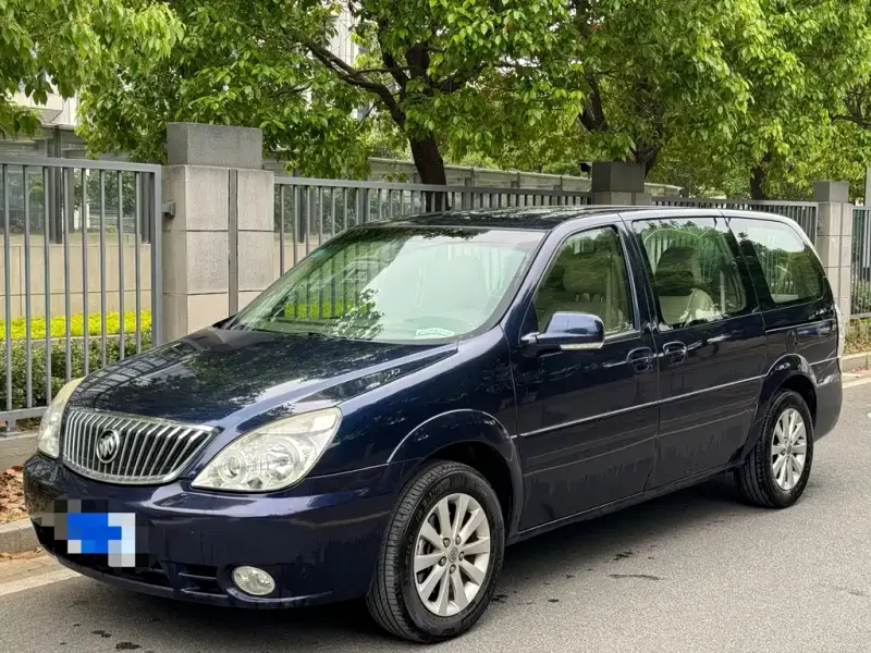 Buick GL8, 2013