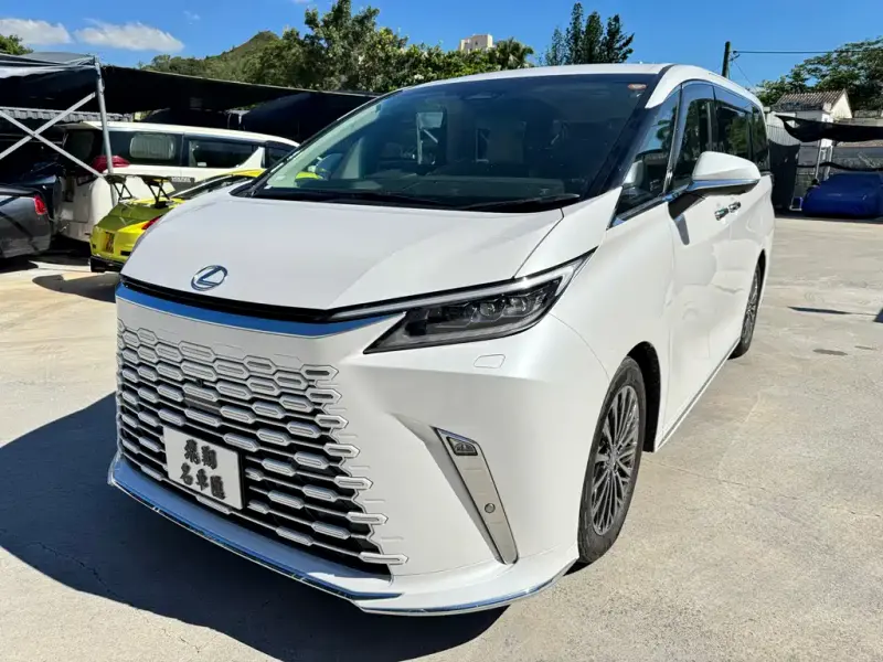 Lexus LM, 2025
