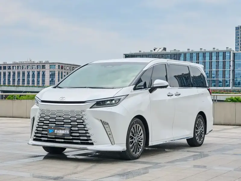Lexus LM, 2024