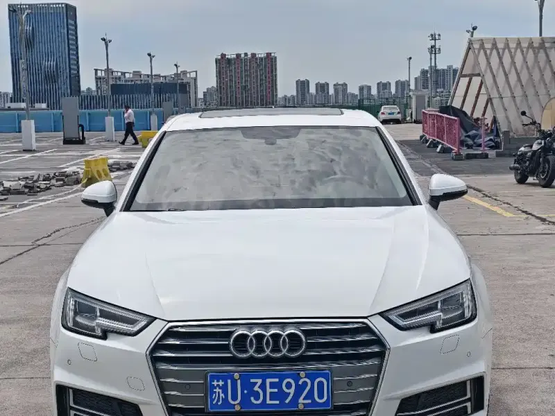 Audi A4L, 2018 — фото 1