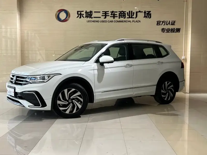 Volkswagen Tiguan L, 2024 — фото 1