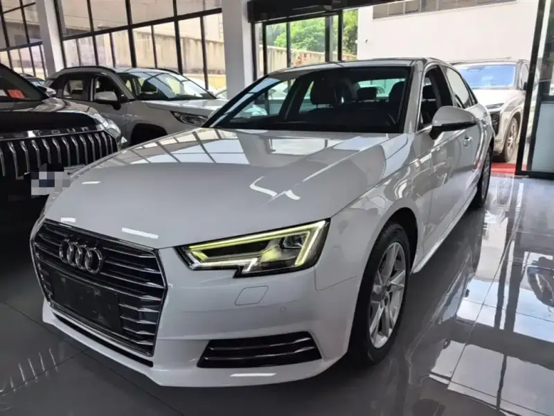 Audi A4L, 2018 — фото 1